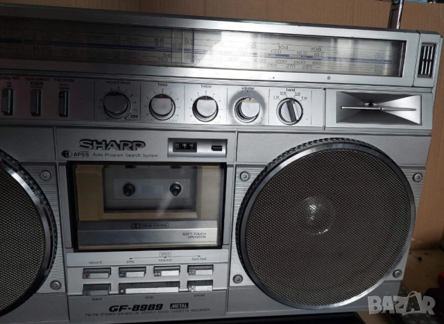 Радиокасетофон Sharp GF-8989, снимка 3 - Радиокасетофони, транзистори - 54000292