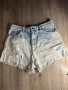 Спешно! Дънкови шорти Zara в синьо и бяло – с изтъркан подгъв и разкъсвания, снимка 1