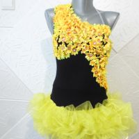 Детска рокля за латино танци с 3Д цветя ., снимка 1 - Детски рокли и поли - 45388853