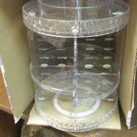 Въртяща стойка от кристална пластмаса, снимка 1 - Стойки, 3D очила, аксесоари - 45099567