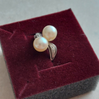 Дамски златен пръстен с натурални перли и диаманти.Злато 14к.има и сертификат , снимка 1 - Пръстени - 45035135