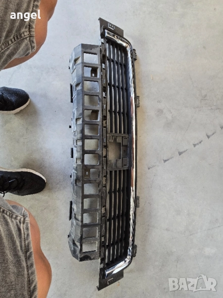 Долна Решетка Предна броня Тойота Секвоя, снимка 1