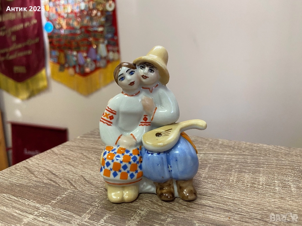 Фарфорова статуетка „Двойка на пейка“, СССР, снимка 1