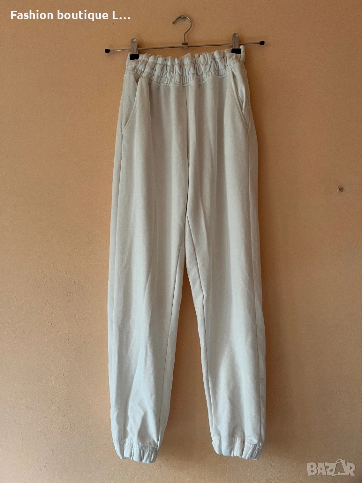 Бяла спортна долница с ластик и джобове М размер, снимка 1