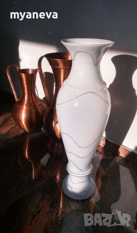 Стъклена , голяма ваза в бял цвят. , снимка 5 - Вази - 46011258
