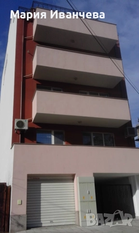 Самостоятелно партерно помещение със санитарен възел. Оборудвано с кухненски шкаф, пералня, хладилни