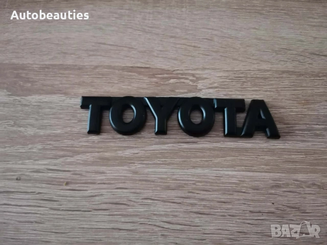 Toyota черен надпис малък шрифт