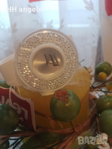 Levis дамски часовник с кристали Swarovski, снимка 4 - Дамски - 52773307