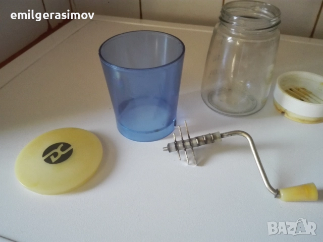 Микровълнова фурна , орехомелачка и две ретро ютии., снимка 9 - Микровълнови - 45706849