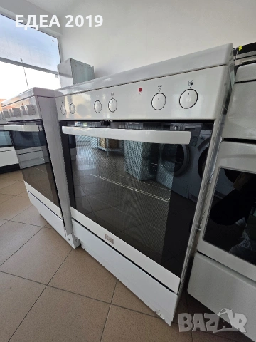 Свободностояща печка с керамични котлони Voss, снимка 2 - Печки, фурни - 53683545