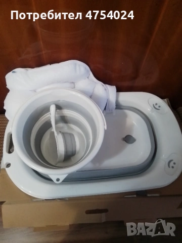 Продавам бебешки комплект за къпане и столче за хранене