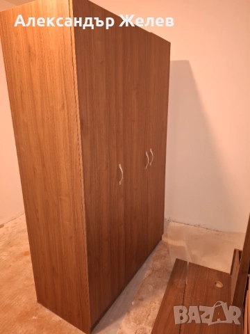 Трикрилен гардероб, снимка 2 - Гардероби - 54057195