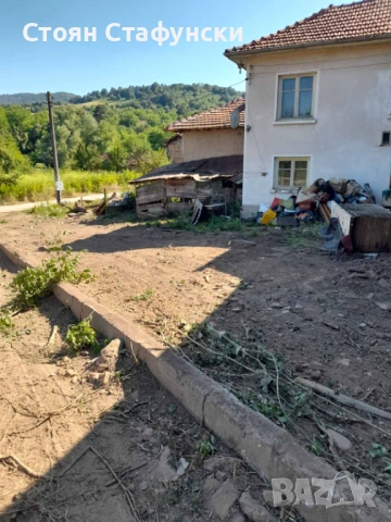 Къща в село Голяма Желязна  на 600м. От центъра и 2,5км от язовир сопжт, снимка 4 - Къщи - 53020020