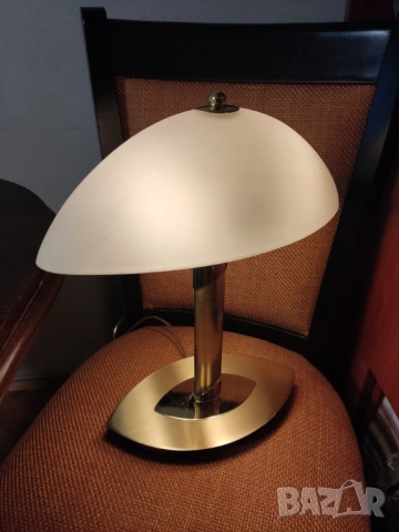 Настолна лампа с тъч-димеруема от месинг и стъкло