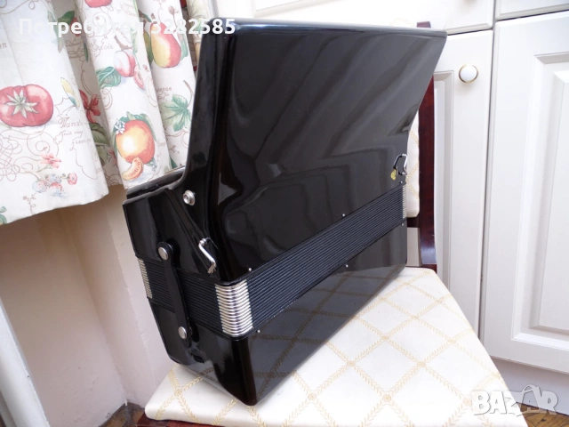 Акордеон Велтмайстер Стела 80 баса, снимка 9 - Акордеони - 53652735