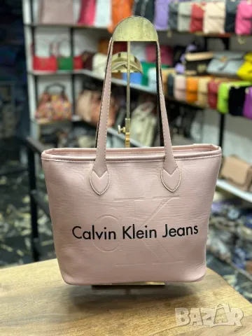 чанти Calvin Klein , снимка 11 - Чанти - 49160571