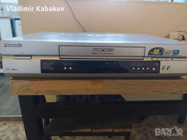 Продавам видео плеър Panasonic NV-FJ628EE-S