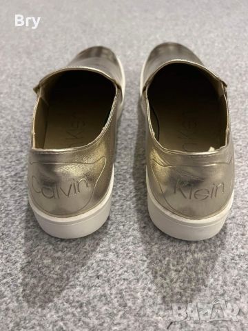 Обувки gold Calvin Klein, снимка 2 - Дамски ежедневни обувки - 46445730