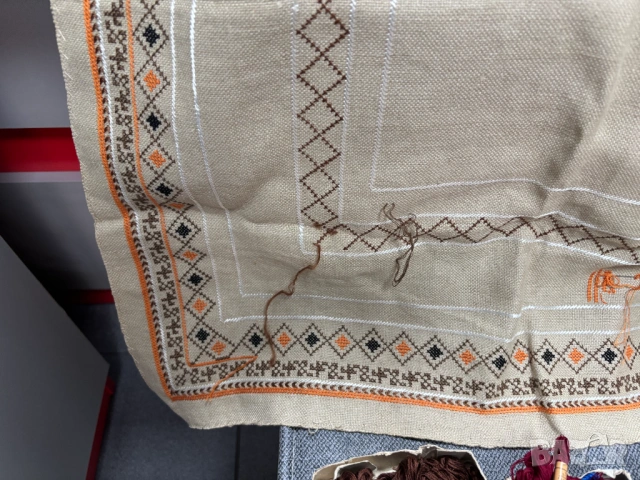 Недовършено! Каре за ръчна Българска бродерия 66х68 см., снимка 3 - Декорация за дома - 53708548