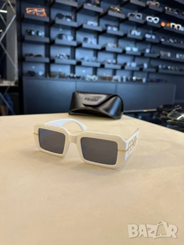 очила с черен обикновен калъф fendi prada versace chanel , снимка 10 - Слънчеви и диоптрични очила - 50924387