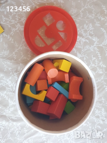 Сортер, кофичка с дървени кубчета, детска играчка с формички