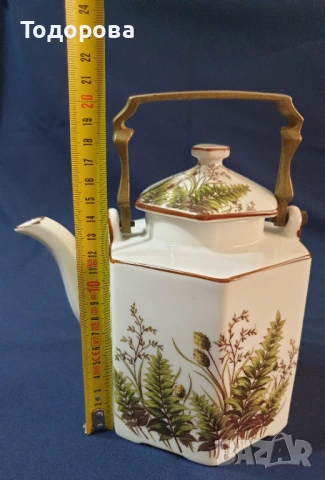 Порцеланов чайник с месингова дръжка и  флорални двустранни мотиви, снимка 2 - Сервизи - 53659987