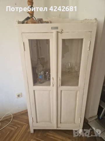 Шкаф от екзотично дърво