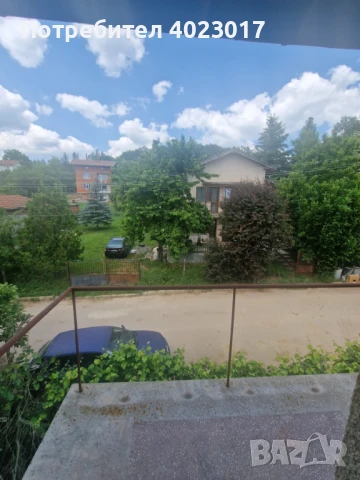 Масивна триетажна вилна къща  в село Ковачевци, област Перник., снимка 2 - Къщи - 50717301