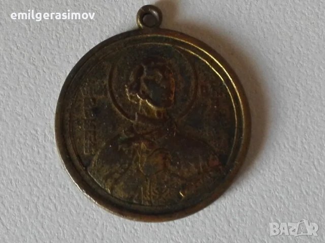 Стари медали и лот религиозни медальони.