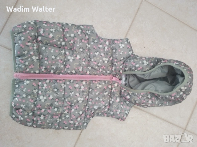 Бебешки изолирана жилетка без ръкави с качулка 