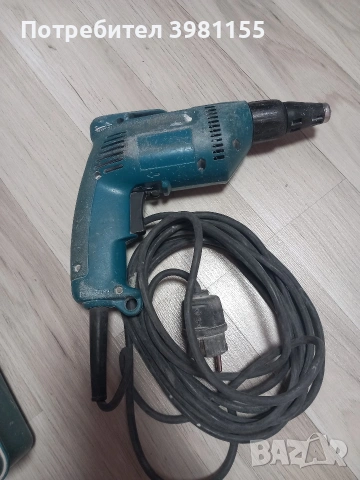 Винтоверт за гипскартон Makita 6821, снимка 2 - Винтоверти - 53892840