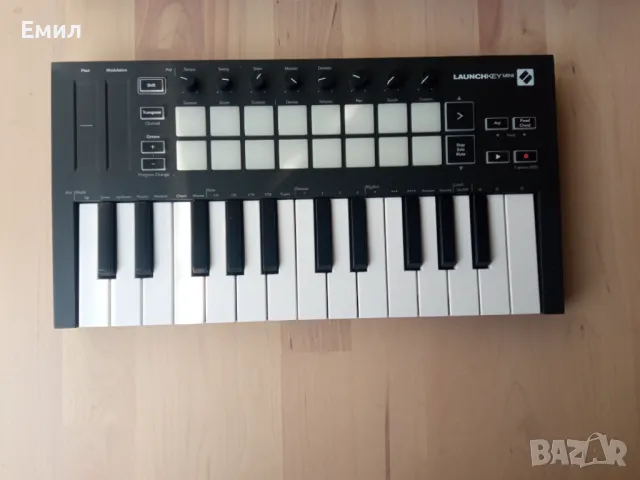 Novation Launchkey Mini 25, снимка 1 - Пиана - 49542882