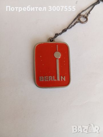 Медальон DDR BERLIN , снимка 1 - Колиета, медальони, синджири - 45091869