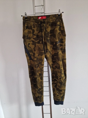 Страхотно мъжко долнище NIKE TECH FLEECE , размер М , снимка 2 - Спортни дрехи, екипи - 53934570