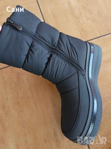 Олекотени Дамски боти, снимка 4 - Дамски боти - 38812563