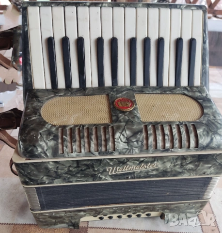 Винтидж акордеон Weltmeister, 12 баса работещ, снимка 2 - Акордеони - 54249561