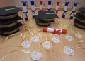 Шапки и подаръчета за завършване на випуск 2025г , снимка 5