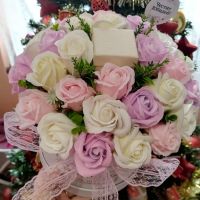 Страхотен нежен букет със 31 броя сапунени рози и малка кутийка за бижу, снимка 1 - Подаръци за жени - 45495202