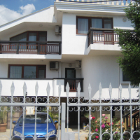 Къща за гости Янита - гр. Варна търси камериерка целогодишно, снимка 1 - Камериерки - 45047997