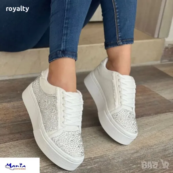 Бели спортни обувки с камъни, снимка 1