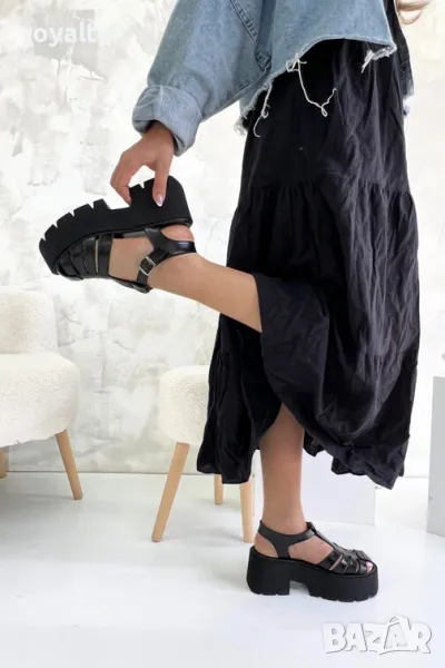 Сандали на платформа - черен лак, снимка 1