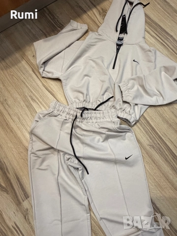 Дамски нов екип Nike - Sportswear Tech Dri-Fit ! М, 55 лв, снимка 4 - Спортни екипи - 51894773