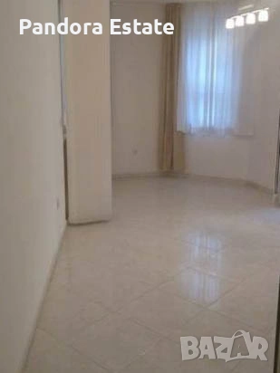 Продава тристаен апартамент в кв. Хладилника