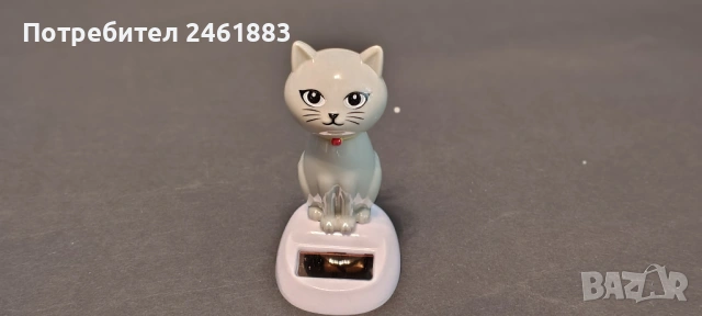 Играчка котка със слънчева(светлинна) батерия, движи си опашката и главата