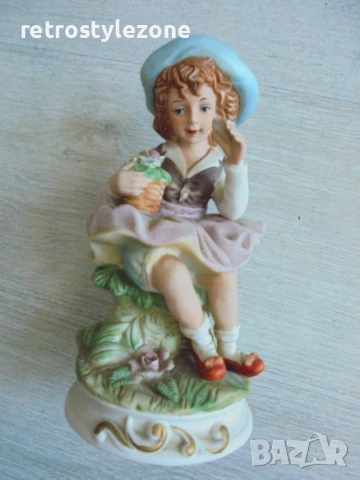 № 8429 Винтидж порцеланова фигурка – Момиче с цветя, снимка 6 - Други ценни предмети - 53025691