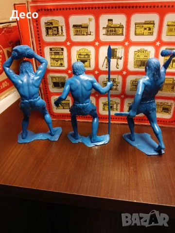 Стари руски пластмасови фигурки неандерталци., снимка 4 - Колекции - 52505825