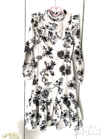 Разпродажба! Нова рокля до коляното разкроена с дълъг ръкав с флорални мотиви черно и бяло елегантна, снимка 5 - Рокли - 50760296