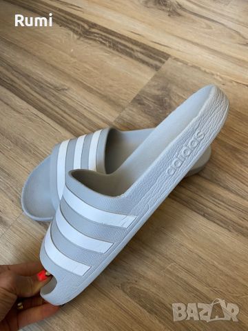 Оригинални светло сиви чехли Adidas ! 42 н, снимка 2 - Мъжки чехли - 45263394