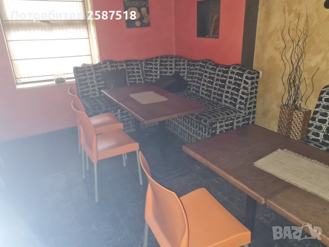 Масивни маси,дивани и столове от заведение 