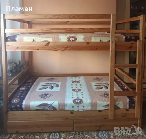 Двуетажно чамово легло